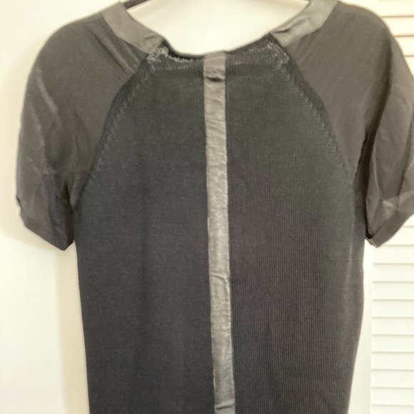 SILK V-Neck black TOP - Picture 3 of 4